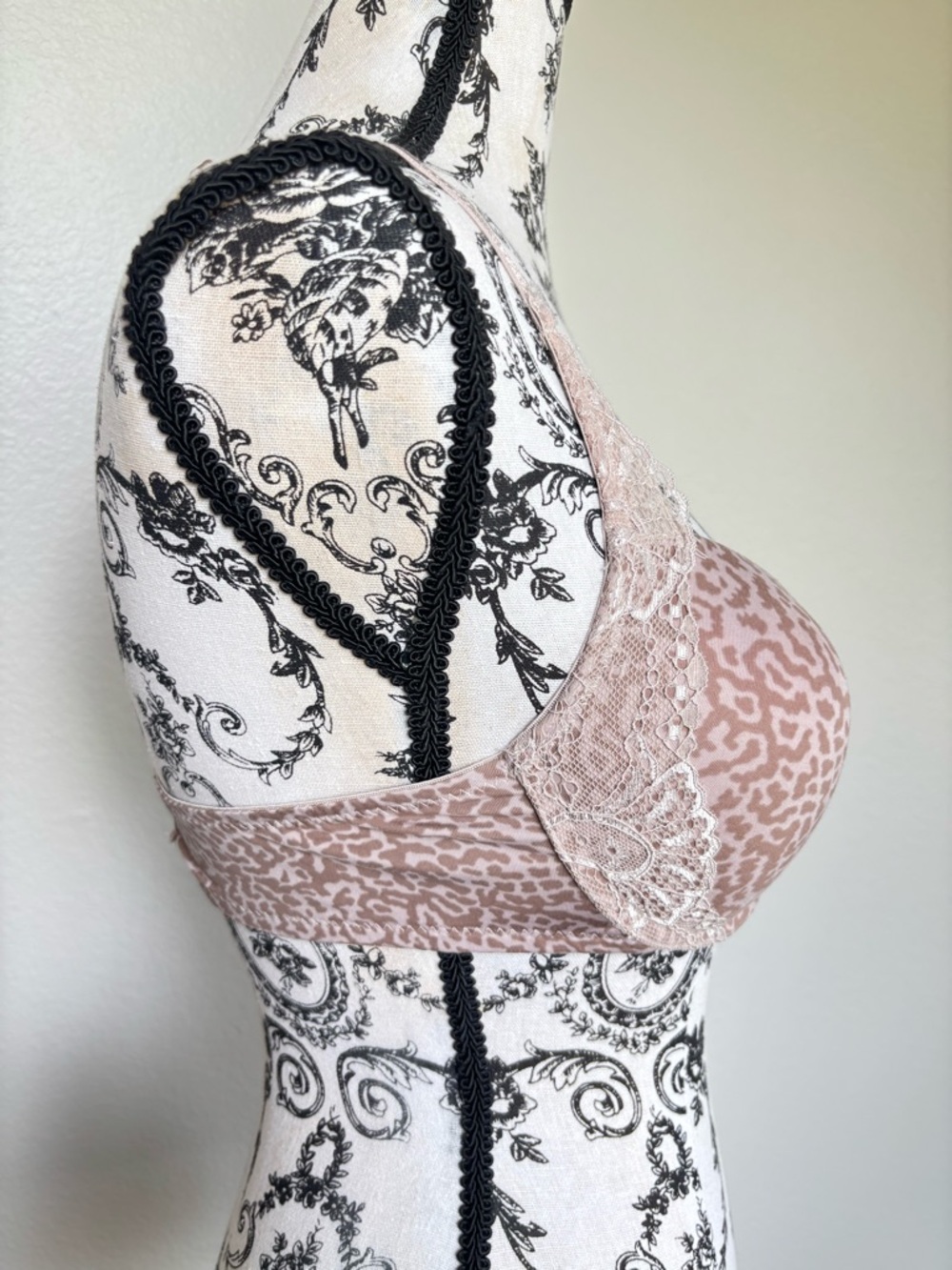 Izod Leopard Print Lace Trim Bra in Taupe 36B Underwire EUC - Picture 9 of 13